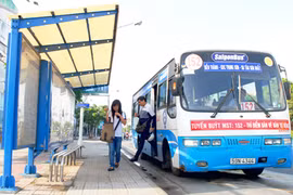 De nouvelles lignes de bus à l'aéroport de Tan Son Nhat