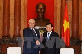 Le président Truong Tan Sang reçoit le gouverneur de Saint-Pétersbourg 
