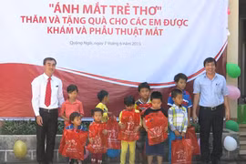 1,6 milliard de dôngs « Pour les yeux des enfants »