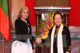 Entretien entre les vice-présidentes vietnamienne et bulgare