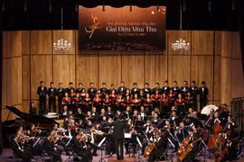 "La Mélodie de l’Automne» honore de talents vietnamiens et étrangers