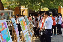 Des élèves de Hanoi célèbrent la Journée internationale de la fille