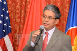 Echange culturel entre les ambassades du Vietnam et du Laos aux Etats-Unis