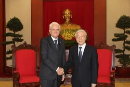 Les dirigeants vietnamiens reçoivent le président italien