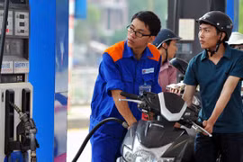 Le prix de l’essence en baisse de près de 1.200 dôngs le litre