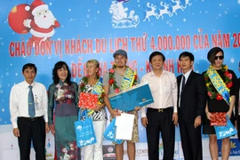 Khanh Hoa accueille son quatre millionième touriste en 2015