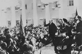 Célébration du 98e anniversaire de la Révolution d'Octobre russe 