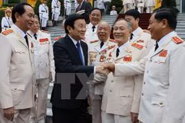 Le président Truong Tan Sang rencontre des généraux de la police