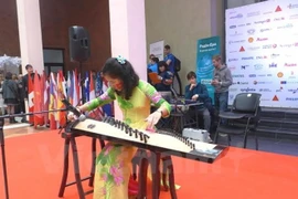 Le Vietnam participe à la Foire caritative Bazaar en Ukraine 