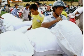 Octroi du riz et des vaccins à Thanh Hoa, à Ninh Thuân et à Cà Mau
