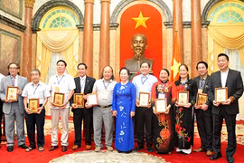 Les entreprises et hommes d’affaires conservent leur rôle de pionnier en matière économique 