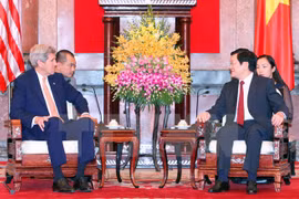 Le président Truong Tan Sang reçoit le secrétaire d'Etat américain John Kerry