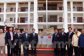 Inauguration d'une école laotienne financée par le Vietnam 