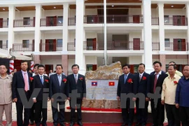Inauguration d'une école laotienne financée par le Vietnam 
