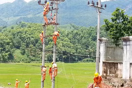 Son La : six villages supplémentaires raccordés au réseau électrique