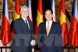 Le président du Sénat tchèque termine sa visite au Vietnam