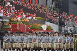Le Premier ministre présent à la parade nationale de Singapour