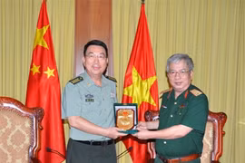 Renforcement de la confiance mutuelle dans les relations Vietnam-Chine 