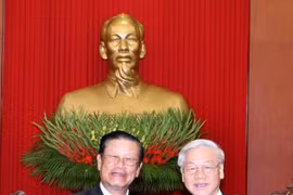 Des dirigeants du Parti et de l’Etat reçoivent un dirigeant laotien