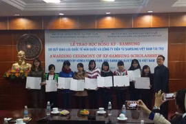 Plus de 300 élèves et étudiants reçoivent des bourses de Samsung