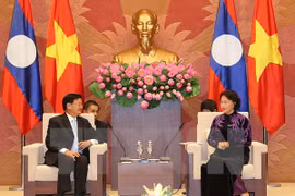 La présidente de l’AN vietnamienne reçoit le PM laotien