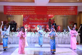 Les Viet kieu au Laos se félicitent du succès des Congrès nationaux des deux pays