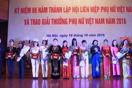 Dix femmes exemplaires du Vietnam à l'honneur