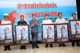 Dong Van accueille une exposition sur la mer et les îles du pays