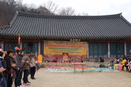 Des bouddhistes vietnamiens en R.de Corée s’orientent vers la mer et les îles du pays natal