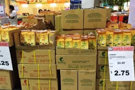 Le riz vietnamien présent sur les rayons des supermarchés singapouriens