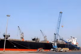 Un navire du Panama au port de Vung Ang