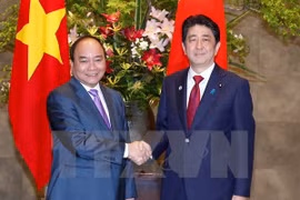 Entretien entre les Premiers ministres vietnamien et japonais