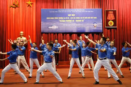 Echanges sur la mer et les îles du Vietnam