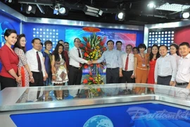 Nguyen Thien Nhan félicite les journalistes et rédacteurs de VNA, VOV et VTV