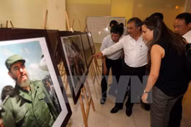 Exposition de photos sur les relations de coopération Vietnam-Cuba
