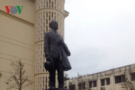 La Faculté de médecine de Hanoi inaugure la statue d’Alexandre Yersin