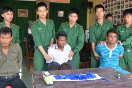 Trois Laotiens arrêtés pour trafic de drogue à Quang Tri
