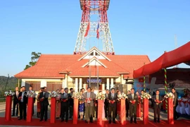 Le Vietnam remet la Télévision de la province d’Oudomxay au Laos