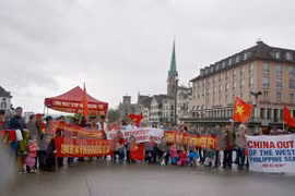 Manifestation en Suisse contre les actes illégaux de la Chine en Mer Orientale