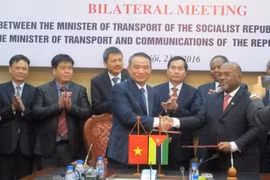 Vietnam, Mozambique intensifient leur coopération dans les transports 