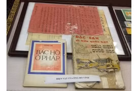 Réception d'objets et documents sur le Président Hô Chi Minh