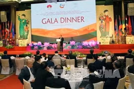 Dîner de gala en l’honneur des participants aux grands événements en cours à Hanoï