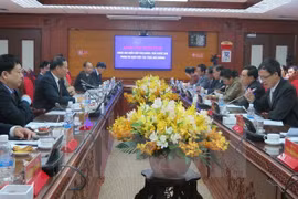Le vice-président du Laos visite la province de Hai Duong