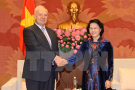 Nguyen Thi Kim Ngan reçoit les ambassadeurs russe, japonais et cubain
