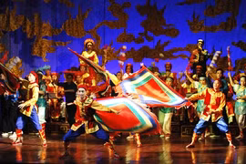 Efforts conjugués pour relancer le théâtre traditionnel