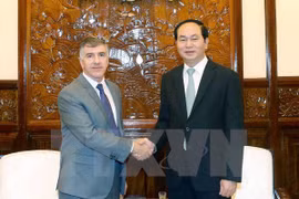Le président Tran Dai Quang reçoit les ambassadeurs argentin et birman