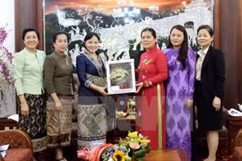 Vietnam-Laos : la coopération entre les Unions des femmes se renforce