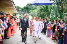 La princesse thaïlandaise en visite à l'ambassade du Vietnam 