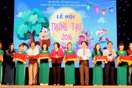 Exposition "La fête de la Mi-automne du Vietnam et la communauté de l'ASEAN"