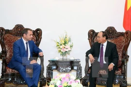 Le PM Nguyen Xuan Phuc reçoit l'ambassadeur de France au Vietnam